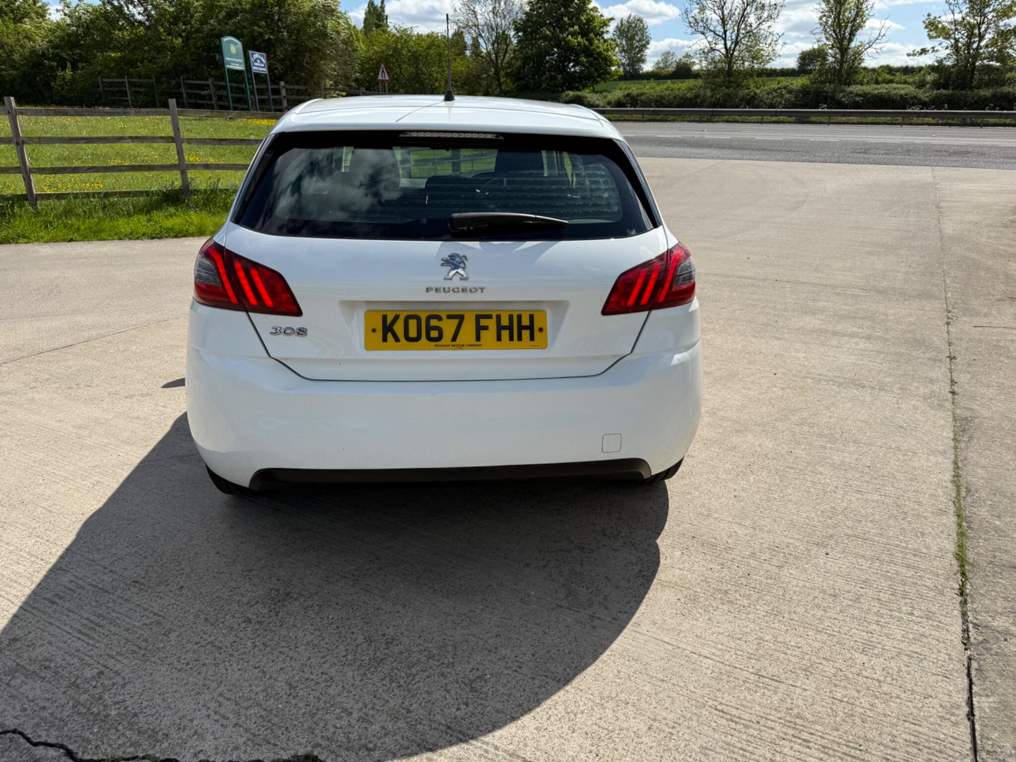 Peugeot 308 1.2 PureTech Access Euro 6 (s/s) 5dr — photo 70 of 100